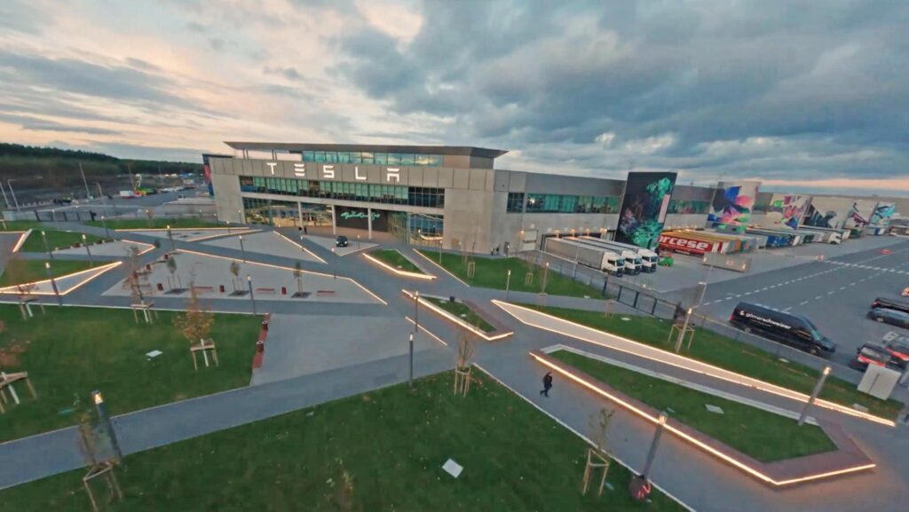 Après des mois d’hésitation, Tesla prend enfin une décision radicale pour ses batteries en Europe