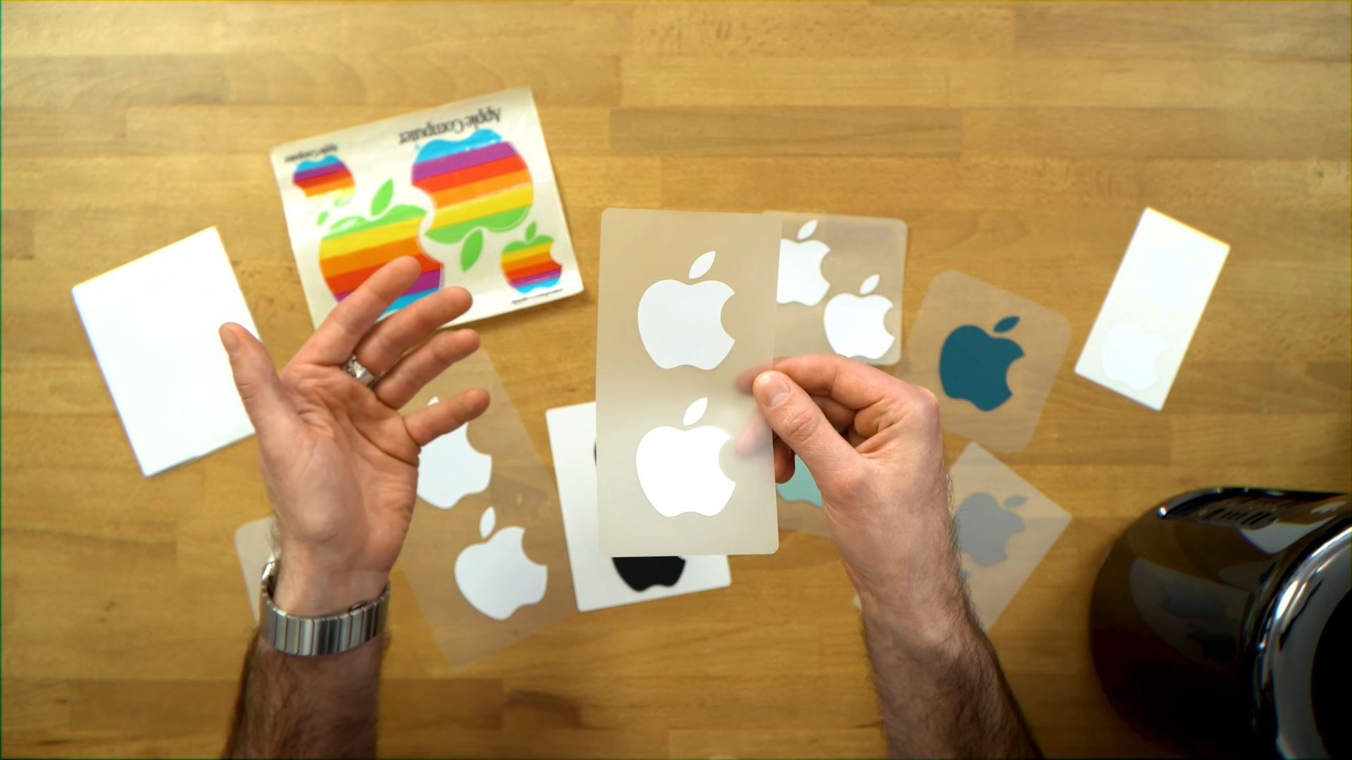 Apple n’assume pas d’abandonner vraiment ses stickers en plastique