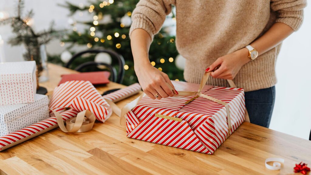 Plus de papier cadeau à la dernière minute&nbsp;? Ces solutions de secours vont sauver votre Noël